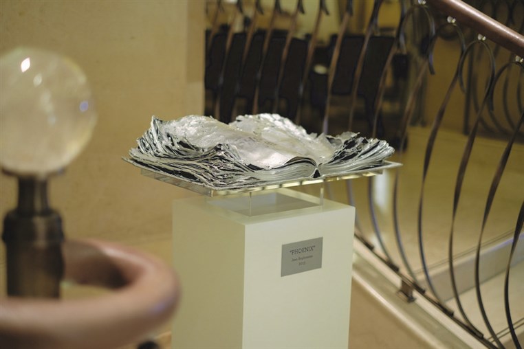 Jean Boghossian dedicates a unique art piece to Phoenicia Hotel